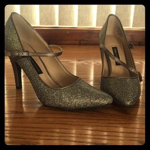 Dana Buchanan sparkle pumps